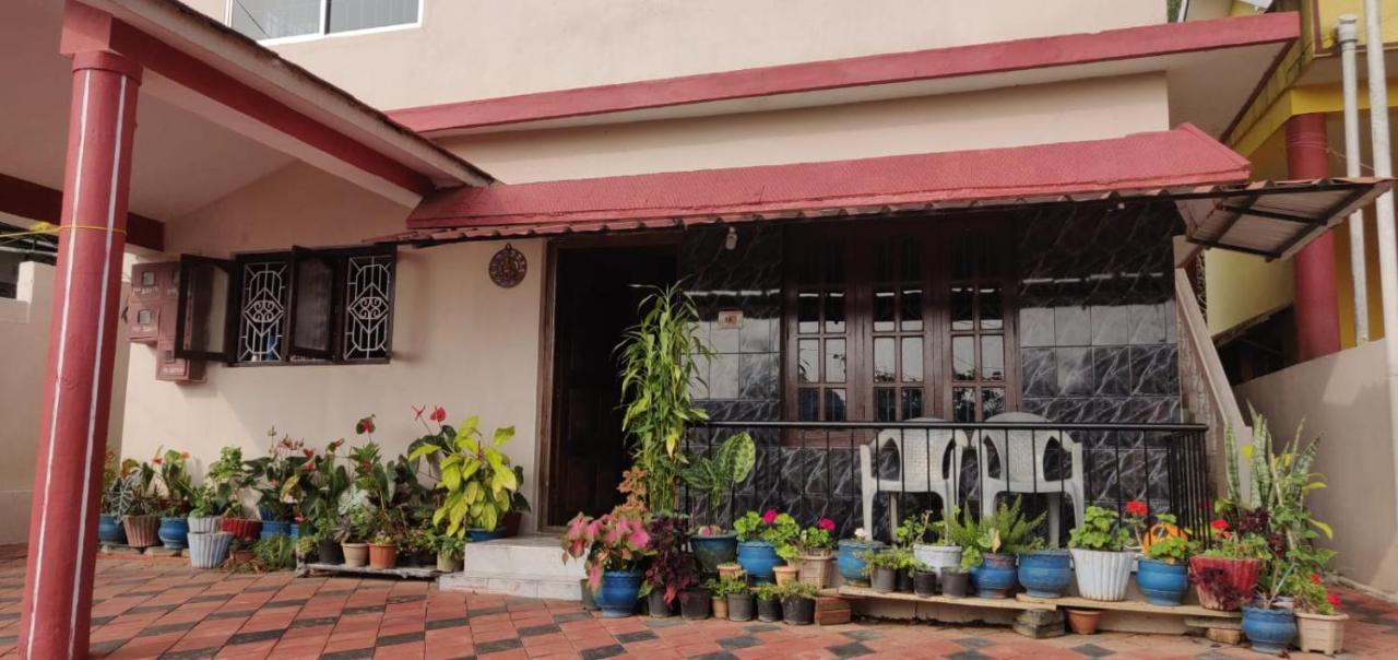 Giri'S Homestay Madikeri Ngoại thất bức ảnh