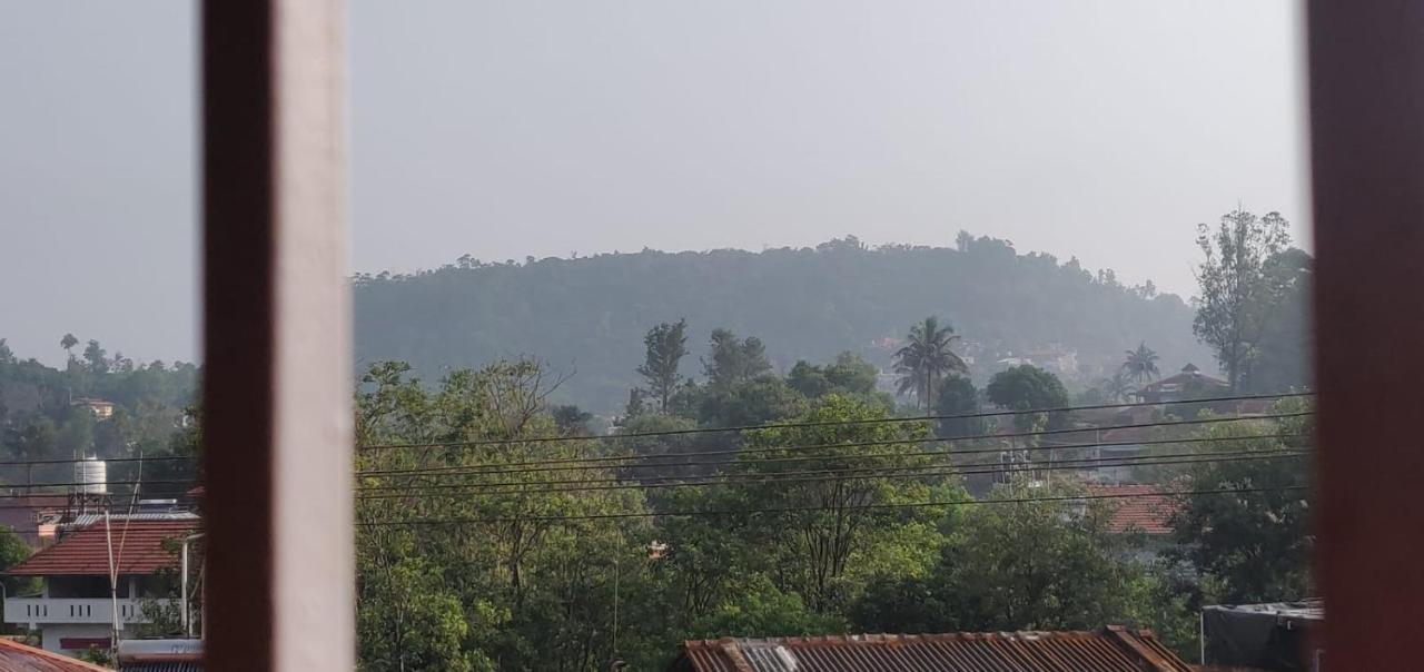Giri'S Homestay Madikeri Ngoại thất bức ảnh
