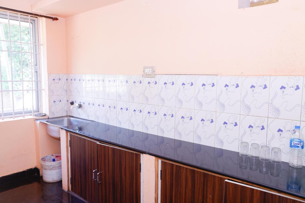 Giri'S Homestay Madikeri Ngoại thất bức ảnh